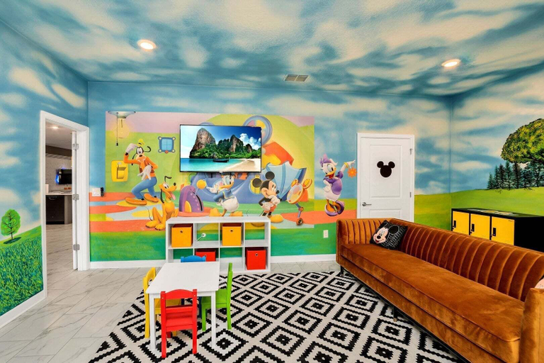 Children's area 3, Disney Decorated Home 8min to Disneyworld Pool/spa Sleeps 22 104, Osceola