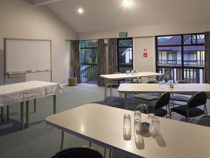 Food & Drinks 5, Champers Motor Inn, Hutt city