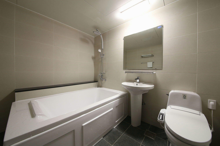 Bathroom 4, The Stone Bridge Hotel Sasang                                                               , Sasang