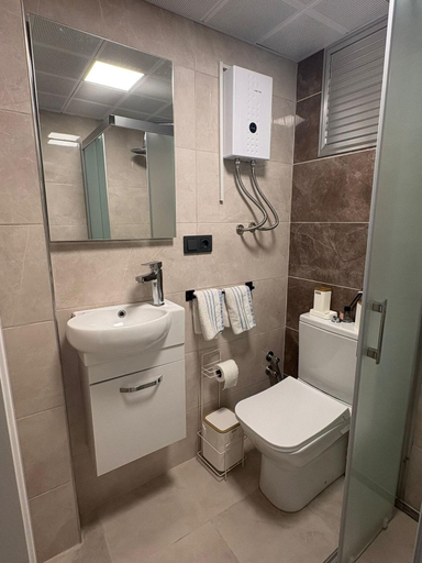 Bathroom 3, Deka Evleri, Konak