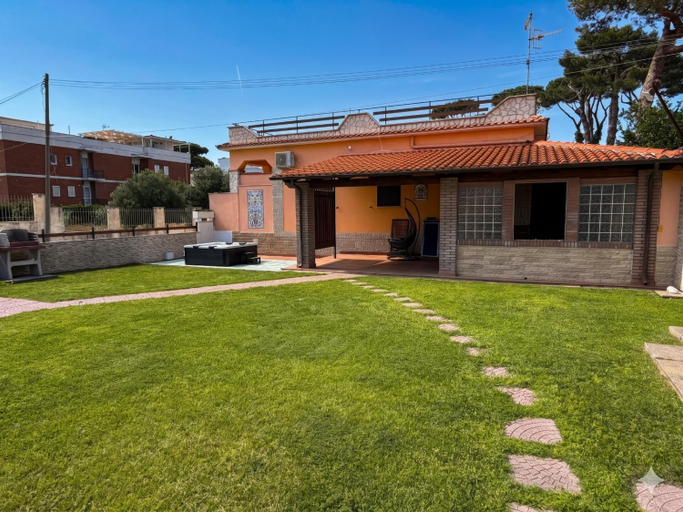 Others 2, 'Villa Venere Deluxe' 50mt Sea-Jacuzzi-Free Parking-Garden, Latina