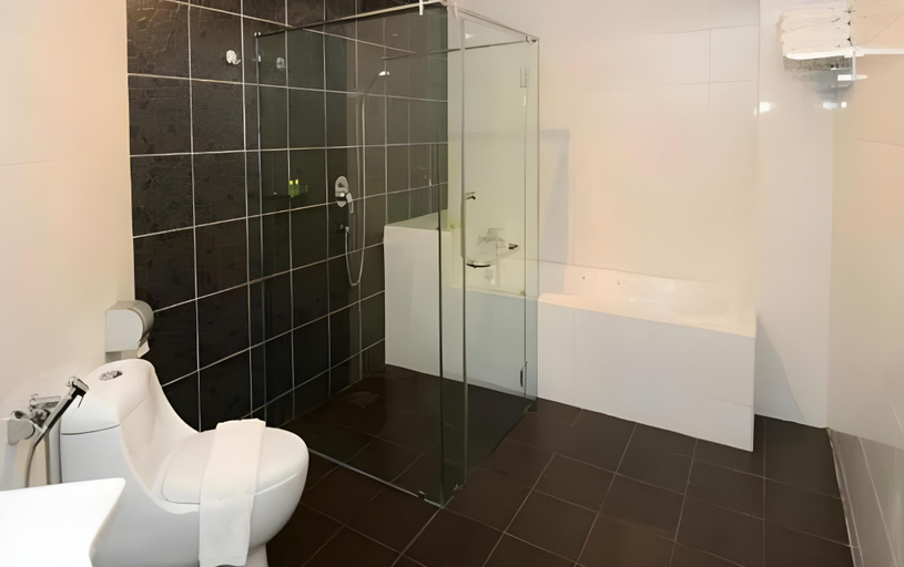 Bathroom 4, Tebrau Ct, Johor Bahru
