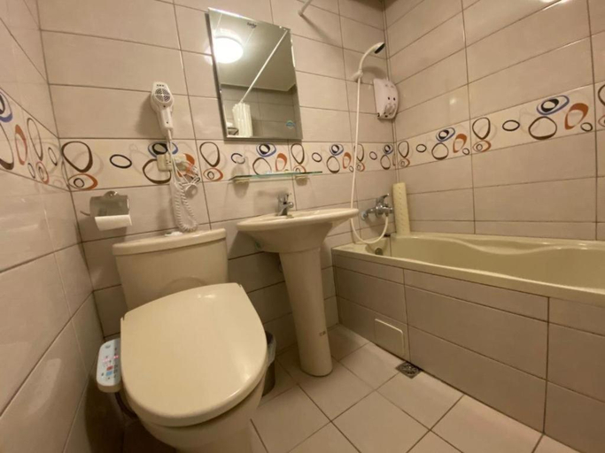 Bathroom, Ali-Shan Kaofeng Hotel, Chiayi County