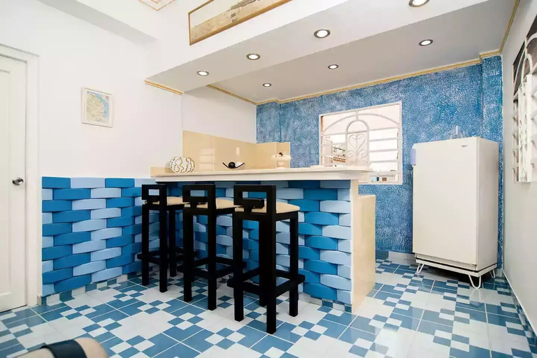 Others 5, Apartamento Privado con Balcón y Vistas, Centro Habana