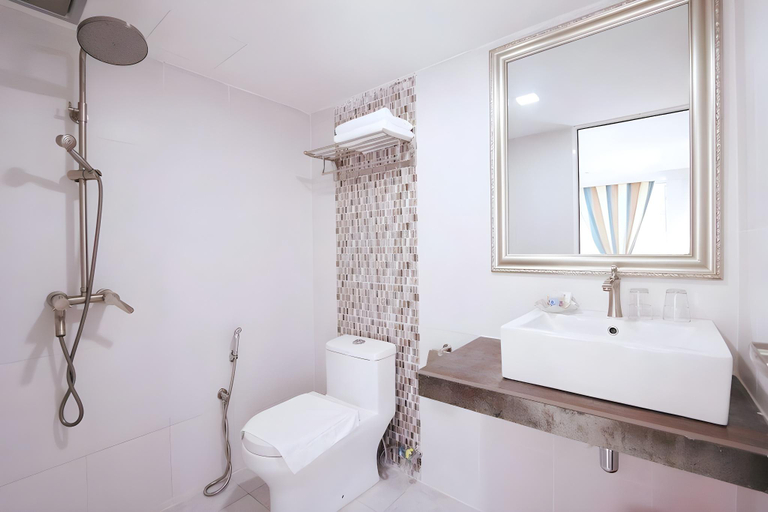 Bathroom 4, Swing & Pillows @ USJ Taipan, Subang Jaya