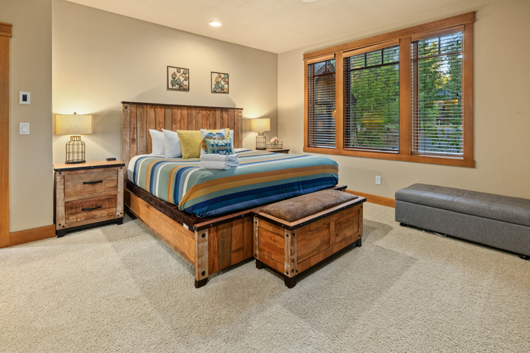 Room 2, 4BR Luxe Home Chefs Kit Hottub Firepit Gamerm, Kittitas
