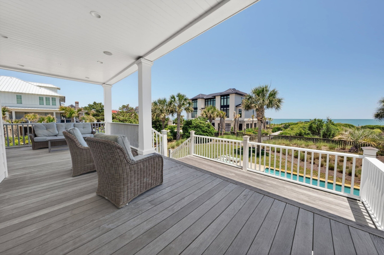 Terrace/patio 4, Sun And Solitude 7 Bedroom Home, Georgetown