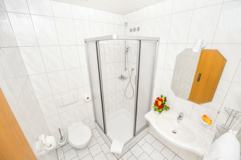 Bathroom 5, Landgasthof Schwarz, Ansbach