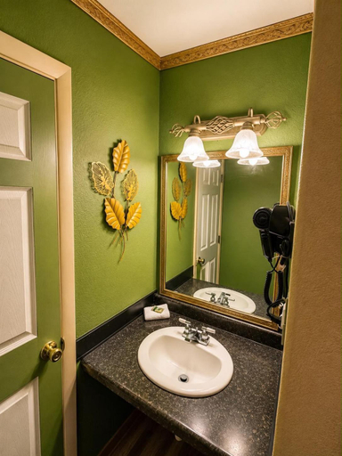 Bathroom, Frontier Lodge, Fremont