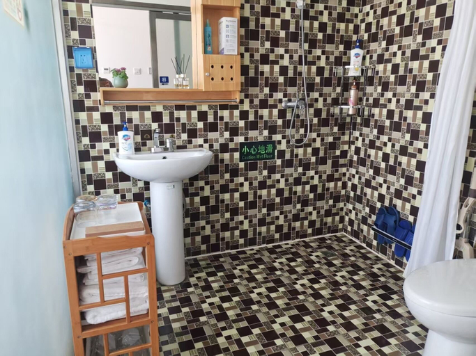 Bathroom, Country Yard Mutianyu Jiankou Great Wall, Beijing