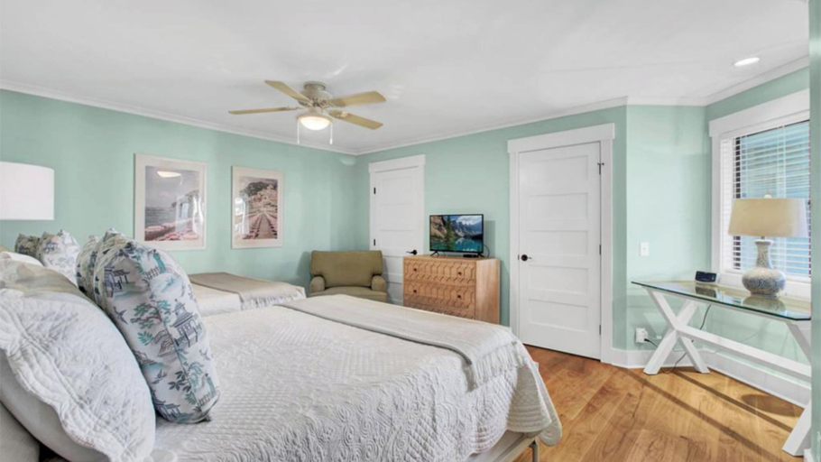 Interior 5, 415 Seascape by Avantstay Beachfront Condo w/ Communal Pool Access, Charleston
