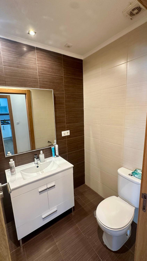 Bathroom 3, Aqui e o seu lugar., Loures
