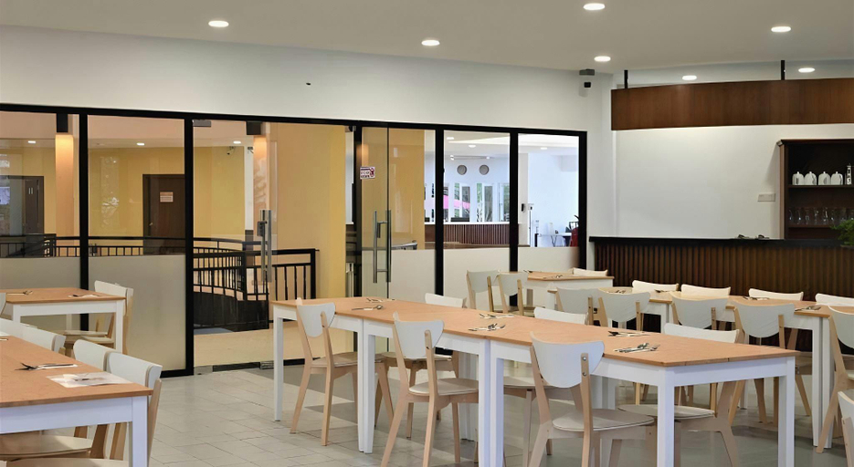 Food & Drinks 4, The Pines, Raub