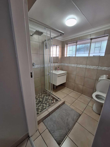 Bathroom 4, Rams Blissful Guest House, Bojanala