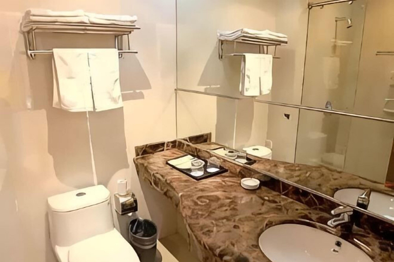 Bathroom, Sanhu Holiday Hotel, Xianning