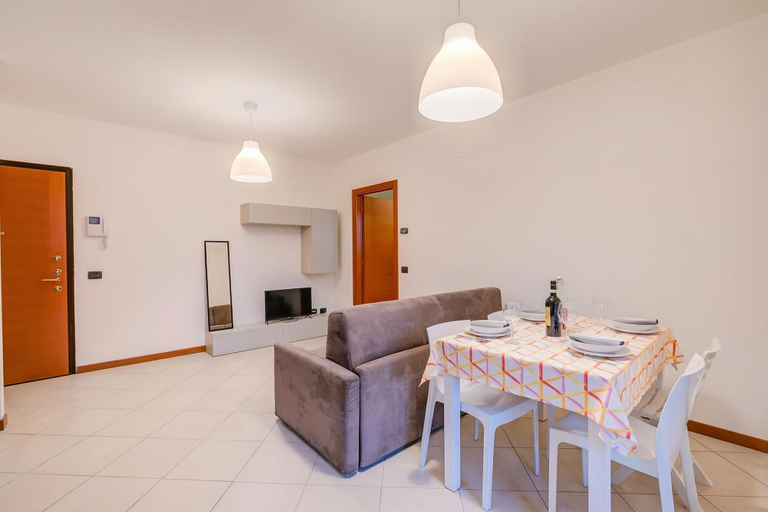 Dining, Magnolia: Laveno Centre 2BR With Terrace, Varese