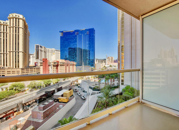 Others 4, No Resort Fee - Balcony Strip Views, Pools & Parking, Clark