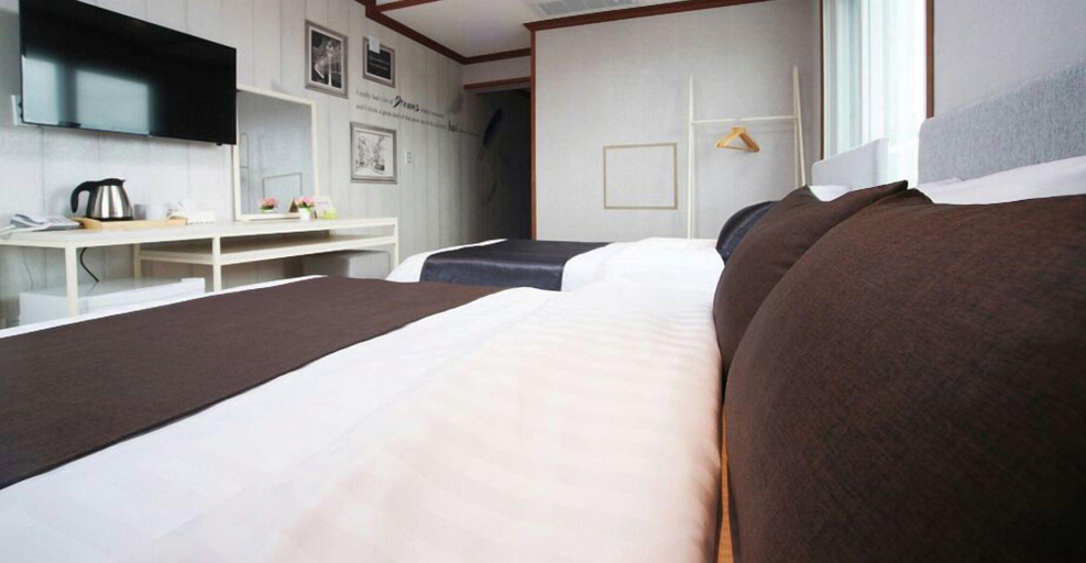 Bedroom 3, Aquabeach hotel, Seogwipo