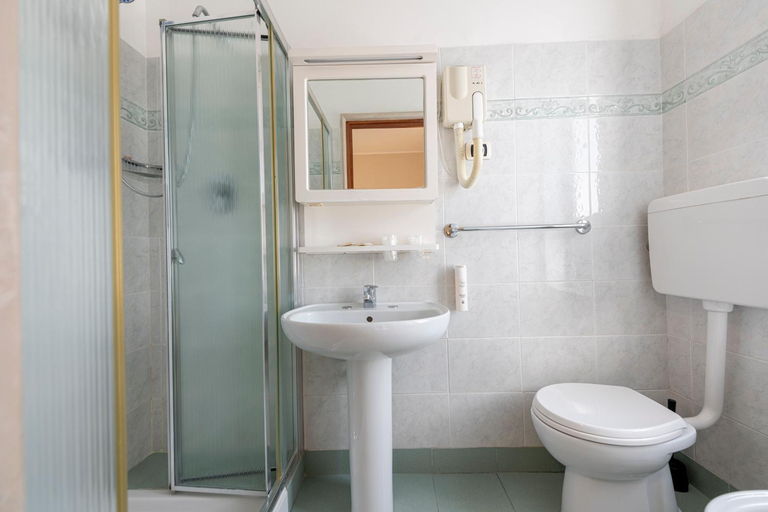Bathroom 4, Hotel Soraya, Ascoli Piceno