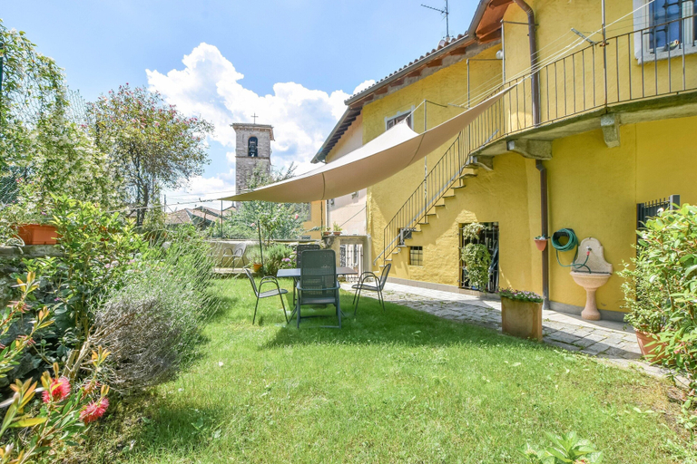 Outdoor dining, Beautiful Holiday Home Near Lake Maggiore, Verbano-Cusio-Ossola