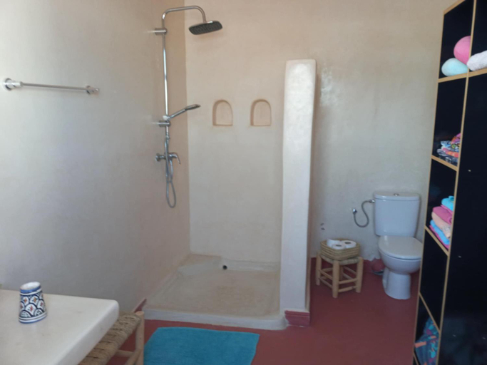 Bathroom 1, Dar Mozart, Essaouira