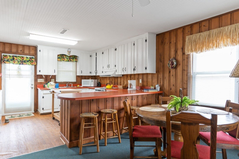 Private kitchen 4, Yellow Bird 2 Bedroom Home by RedAwning, Brunswick