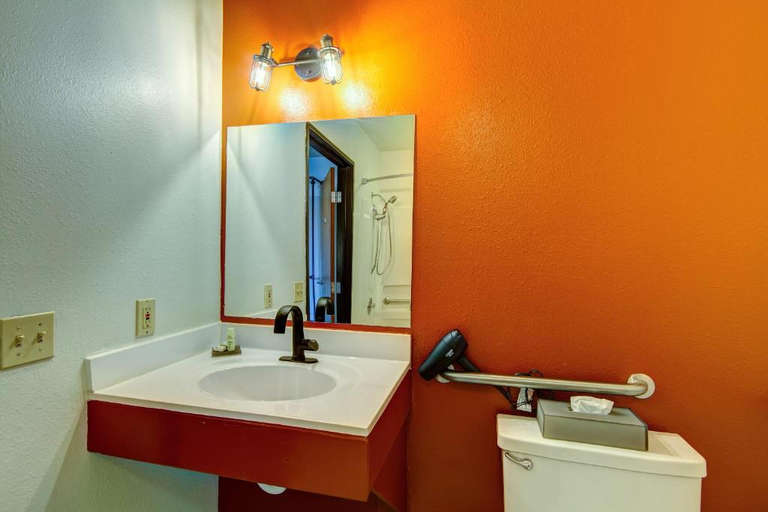Bathroom 3, Loyal Duke Lodge, Chaffee