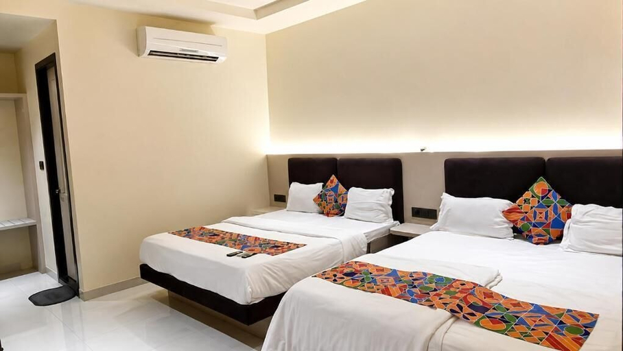 Room 2, Hotel Santoor - near Geeta bhawan square, Indore