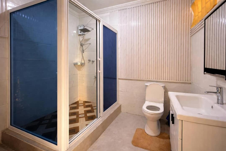 Bathroom 3, Airport Side Hotel, Accra