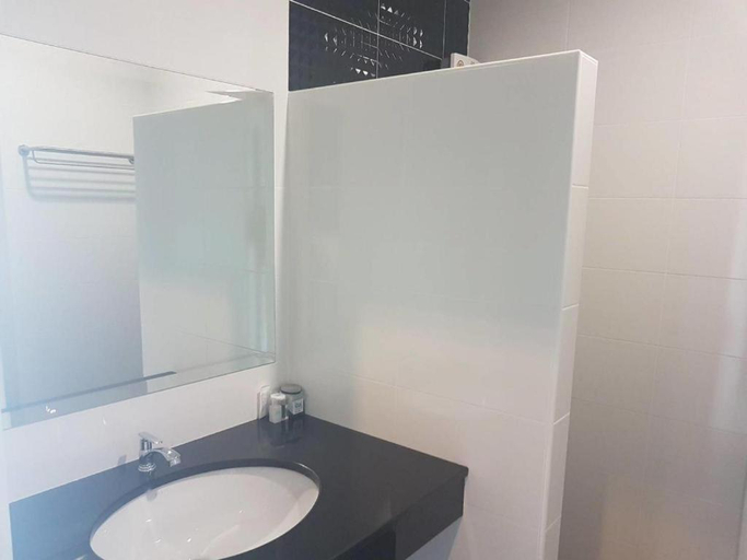 Bathroom 4, The Bed Hotel Phitsanulok, Muang Phitsanulok