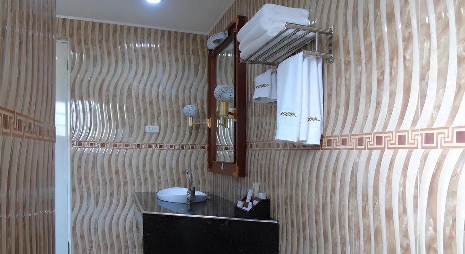Bathroom 4, Blue Rock Resort and Dive Centre, Olongapo City