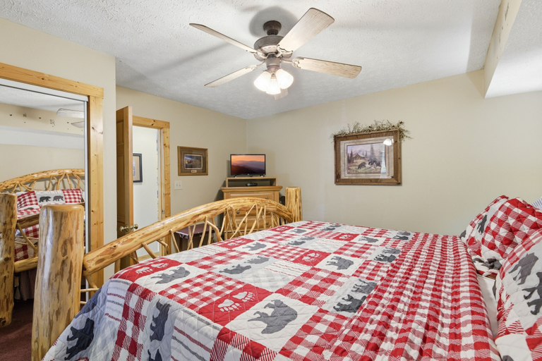 Room 5, 3 Bears Cabin 1 Bedroom Cabin, Sevier
