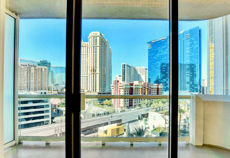 Others 3, No Resort Fee - Balcony Strip Views, Pools & Parking, Clark