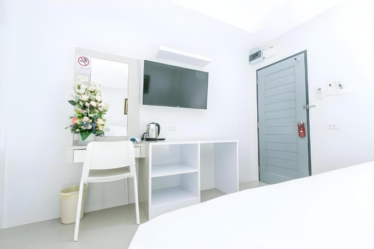 Others 2, The Gun Hotel, Muang Surin