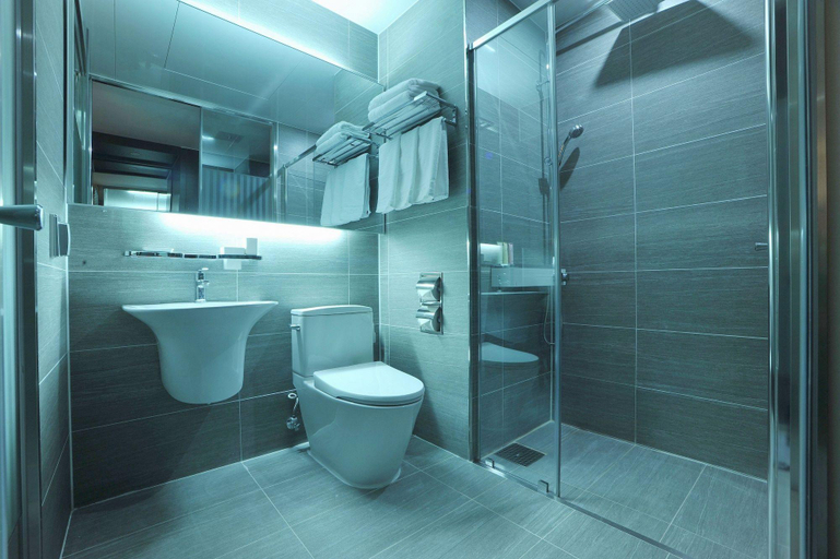 Bathroom 2, Yongin Central CO'OP Hotel, Yongin