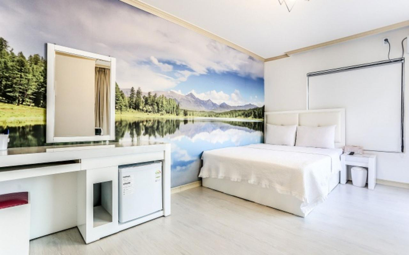 Bedroom 4, Starry Night Motel, Sokcho