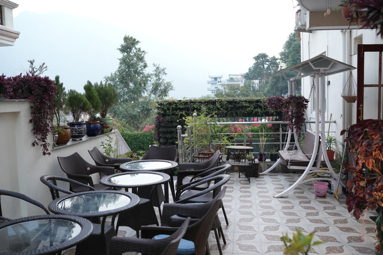 Outdoor dining, Ayuskama Ayurveda Ayur Yoga, Tehri Garhwal