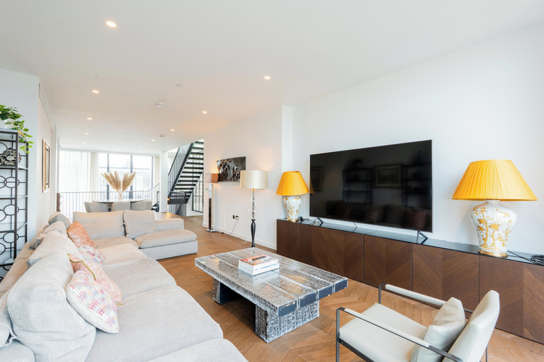 Living area 3, Luxury 4-Bed Duplex Penthouse, London
