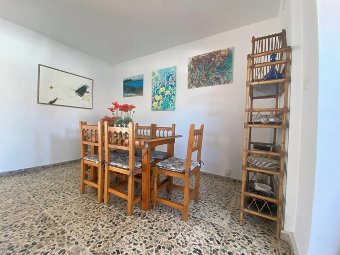 Dining 5, Central Attic Apt Sleeps 4 With Patio, Granada