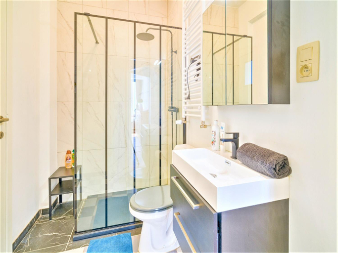 Bathroom 2, 1-bedroom lodge in Antwerp Centre, Antwerpen