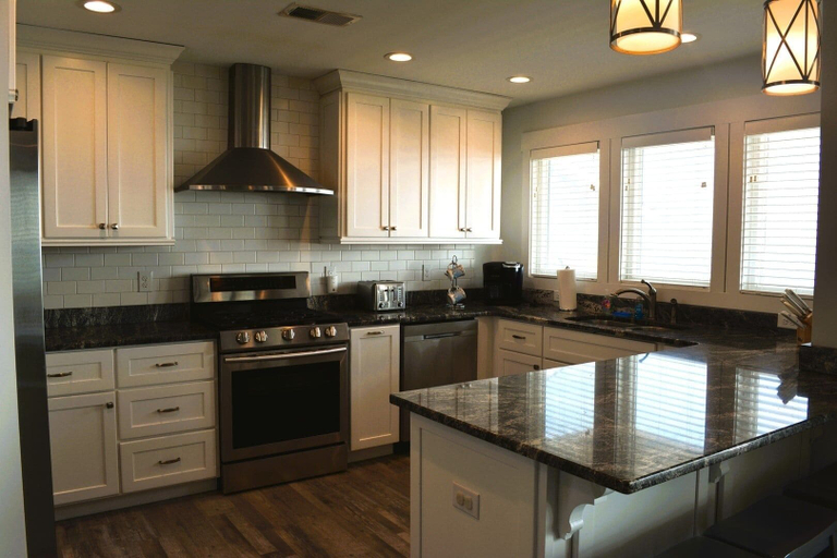Private kitchen, Nautilus 6 Bedroom Home by RedAwning, Brunswick