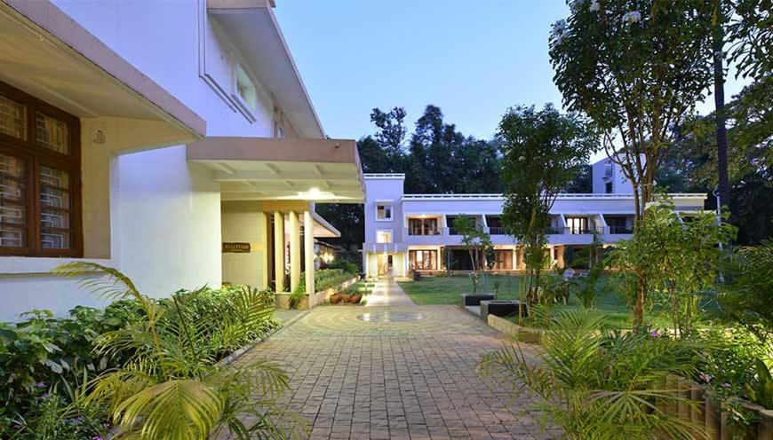 Exterior & Views