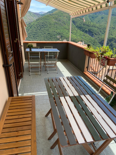 Others 3, La terrazza nel borgo, Cosenza