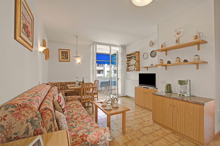 Living area 2, Garden & Surf By Rossana - Pool and Garden Apartment, Trento