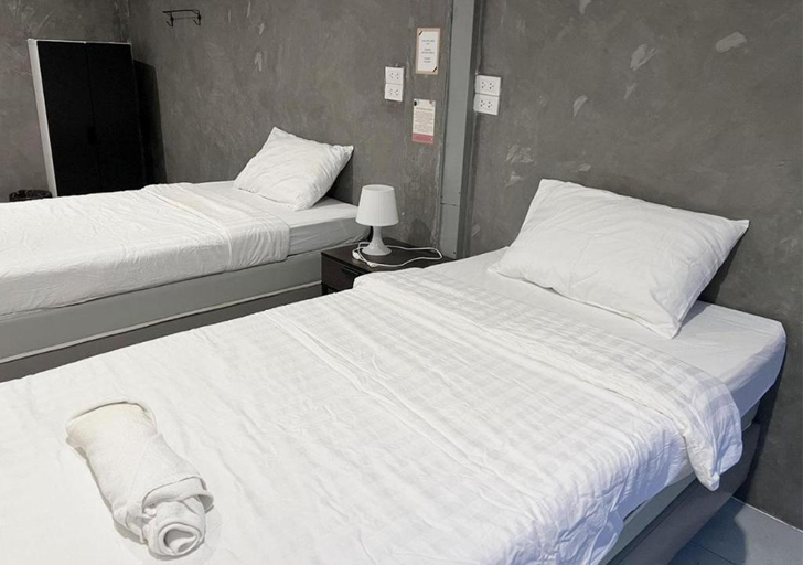 Bedroom, Luck-Yimm Hostel, Phra Nakhon