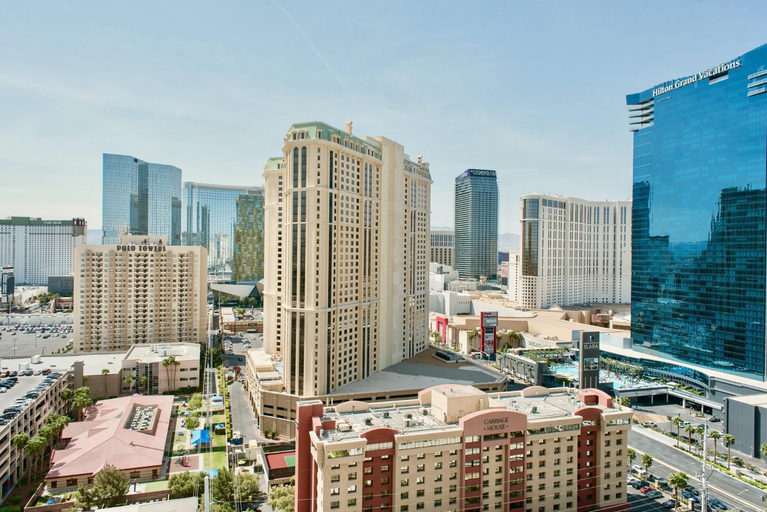 Others 5, No Resort Fee - Balcony Strip Views, Pools & Parking, Clark