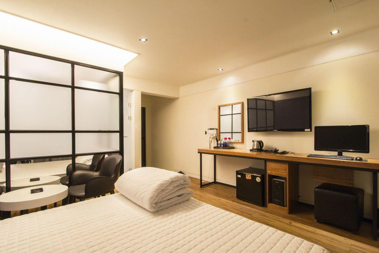 Bedroom 3, Busan Yeonsan-dong OOPS, Yeonje