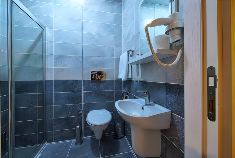 Bathroom 3, Emirtimes Hotel Kadıkoy, Kadıköy