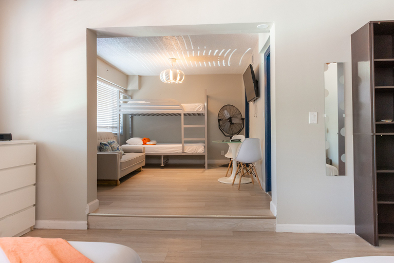 Bedroom 3, Hollywood Beach Suites & Hotel, Broward