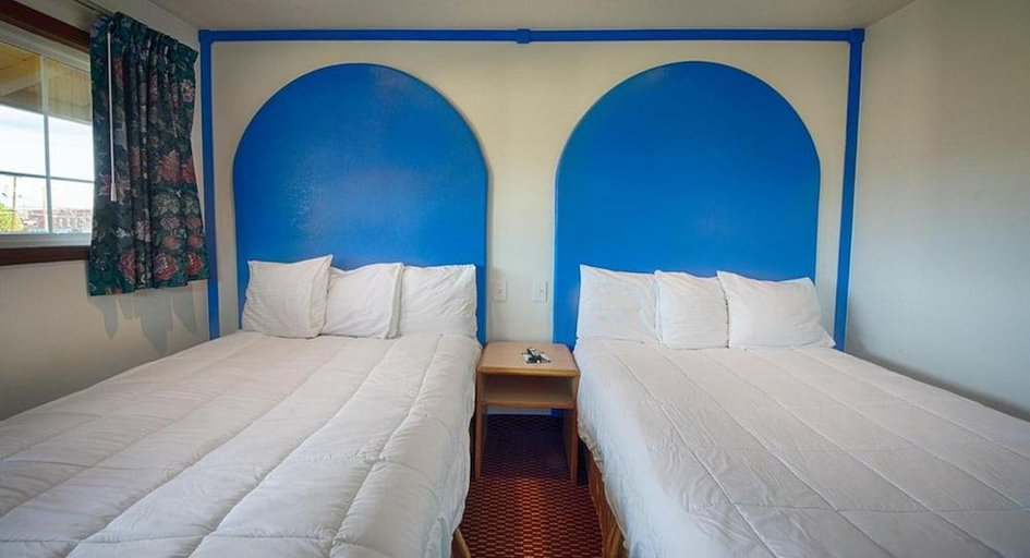 Bedroom 3, Budget Inn, Wasco